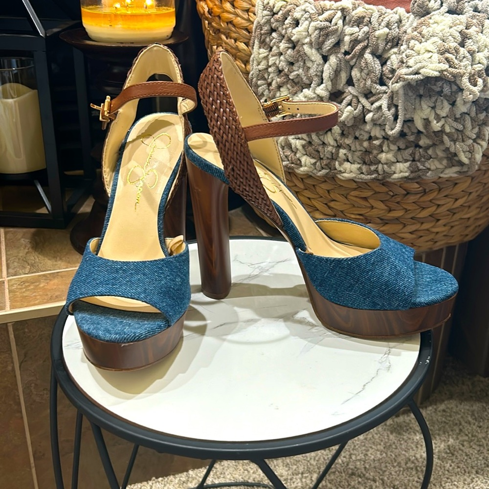 Jessica Simpson platform heel